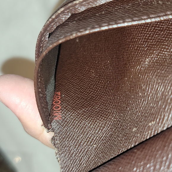 ‼️CLEARANCE SALE‼️ Authentic Louis Vuitton kisslock wallet in Damier Ebene - Picture 8 of 9